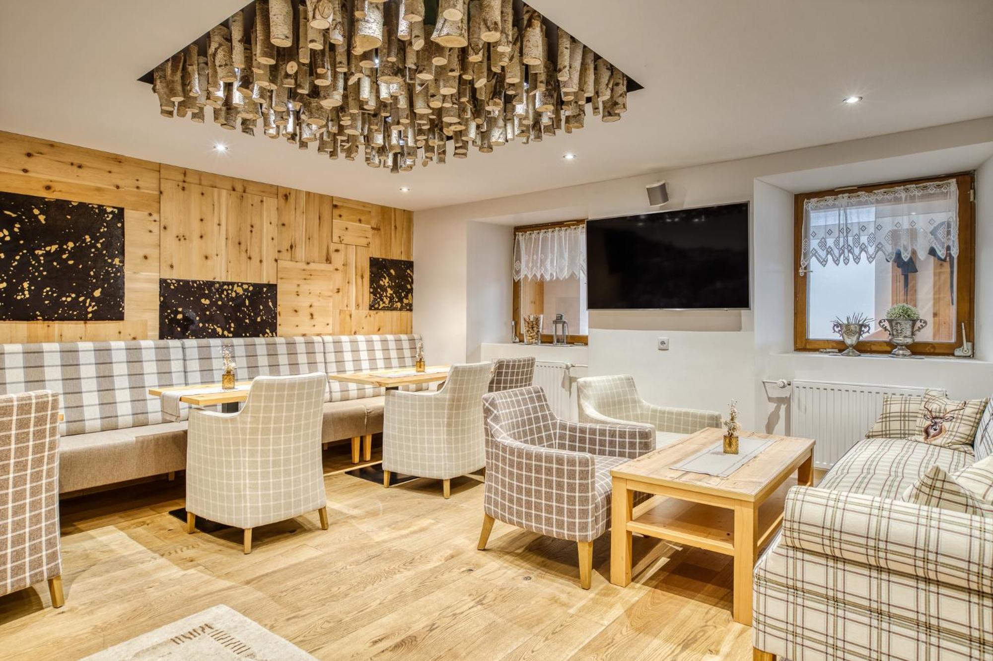 Hotel Jaegerhof Oetz Buitenkant foto