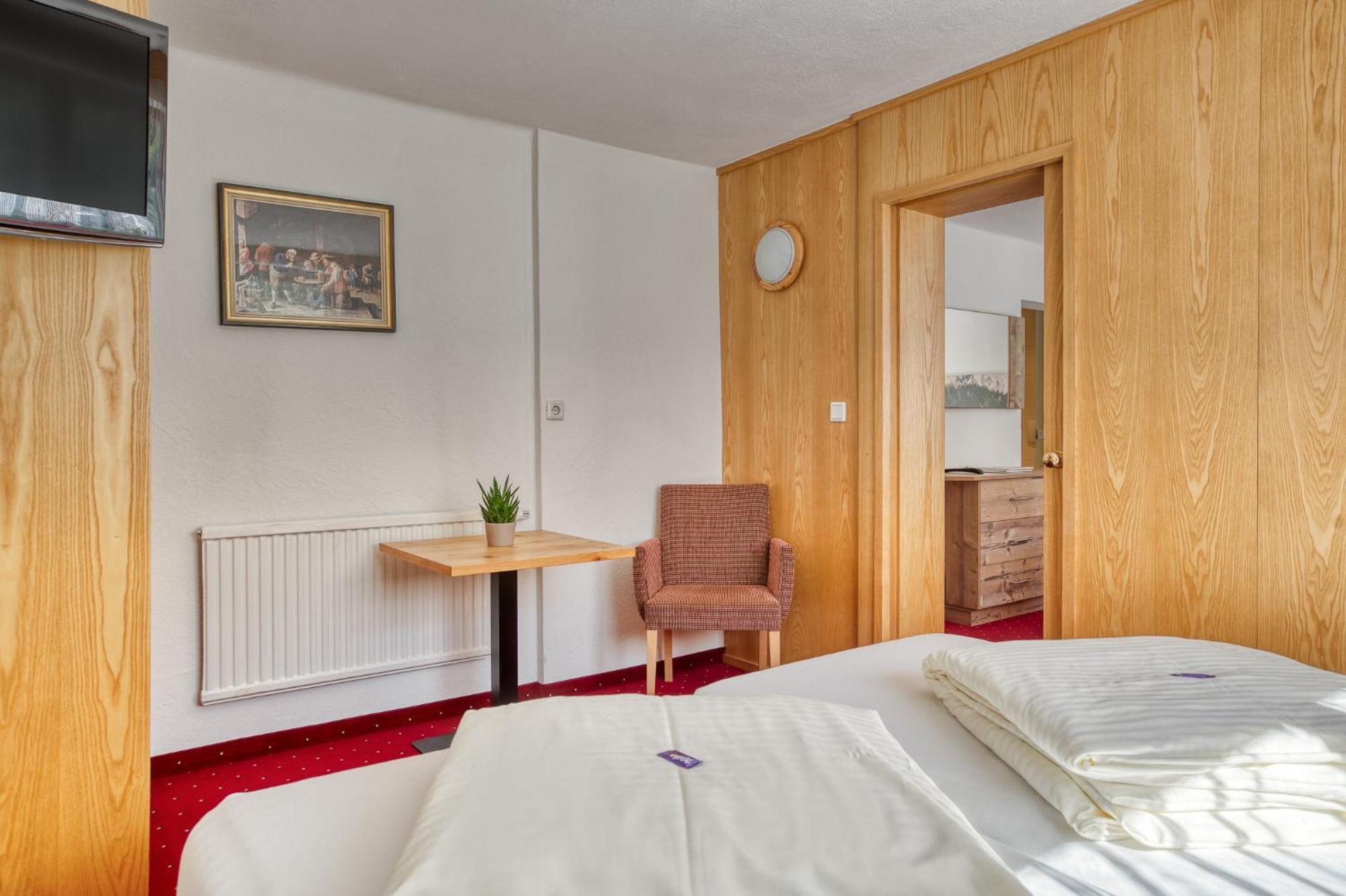 Hotel Jaegerhof Oetz Kamer foto