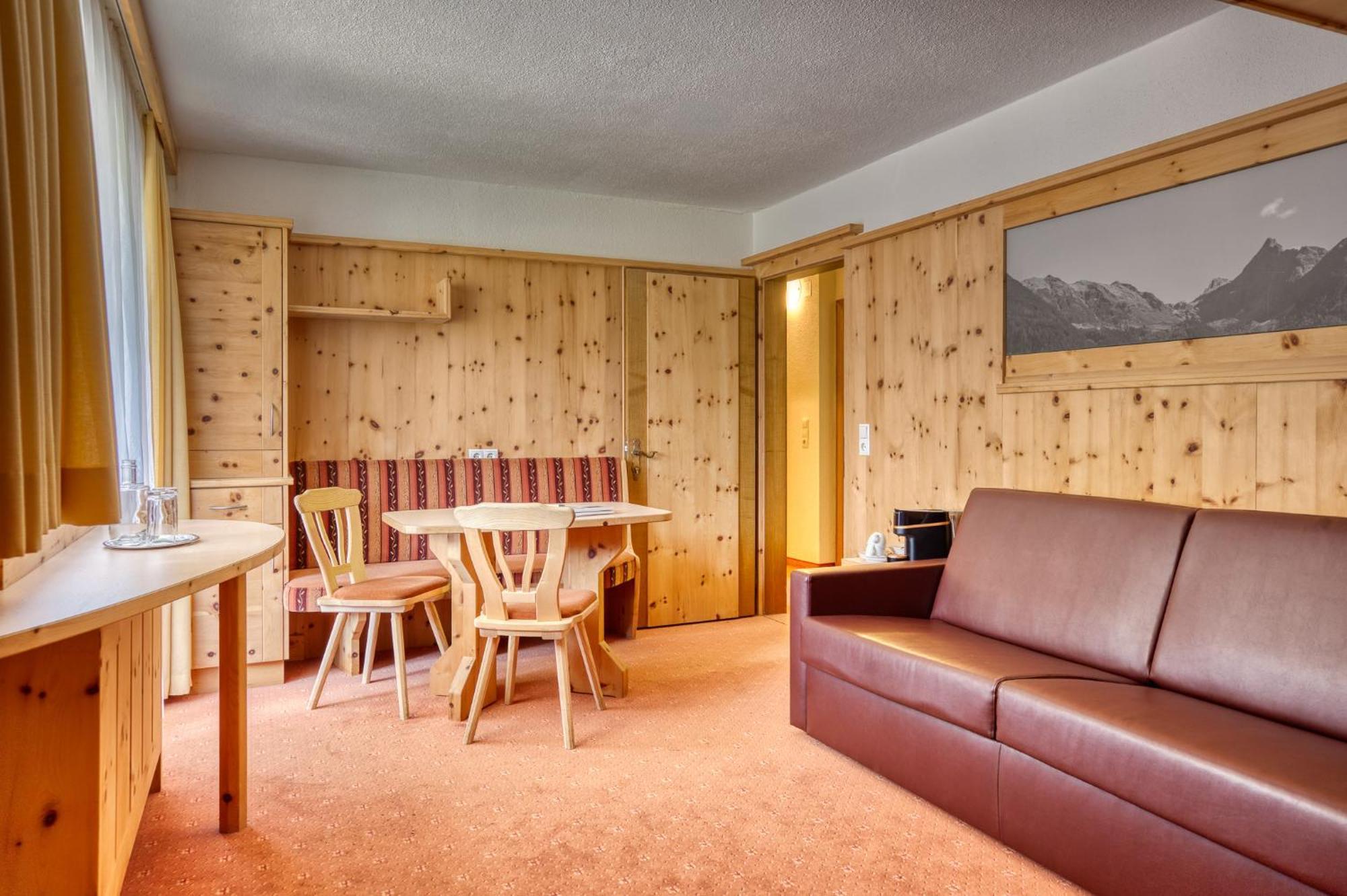 Hotel Jaegerhof Oetz Kamer foto