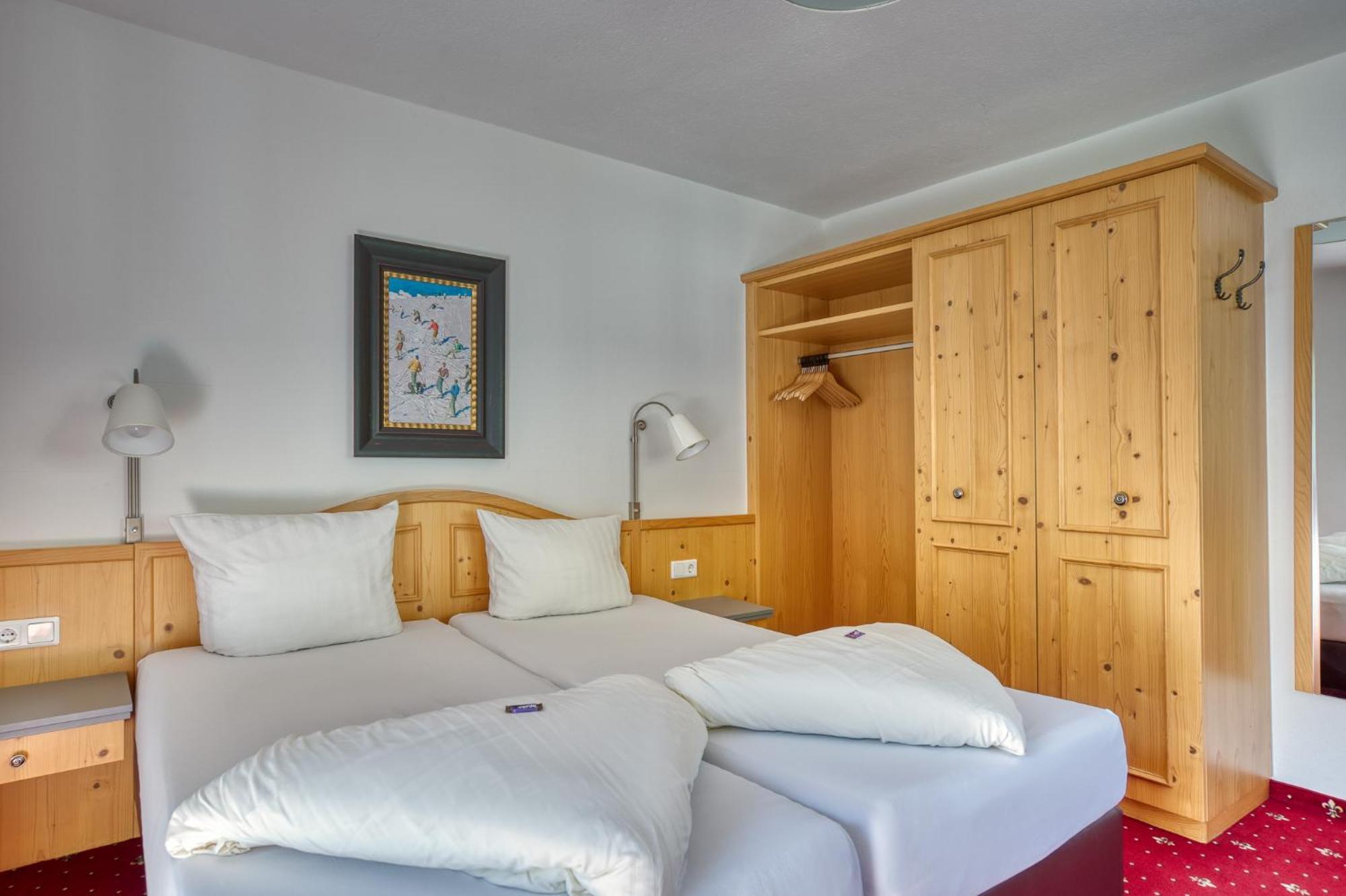 Hotel Jaegerhof Oetz Kamer foto