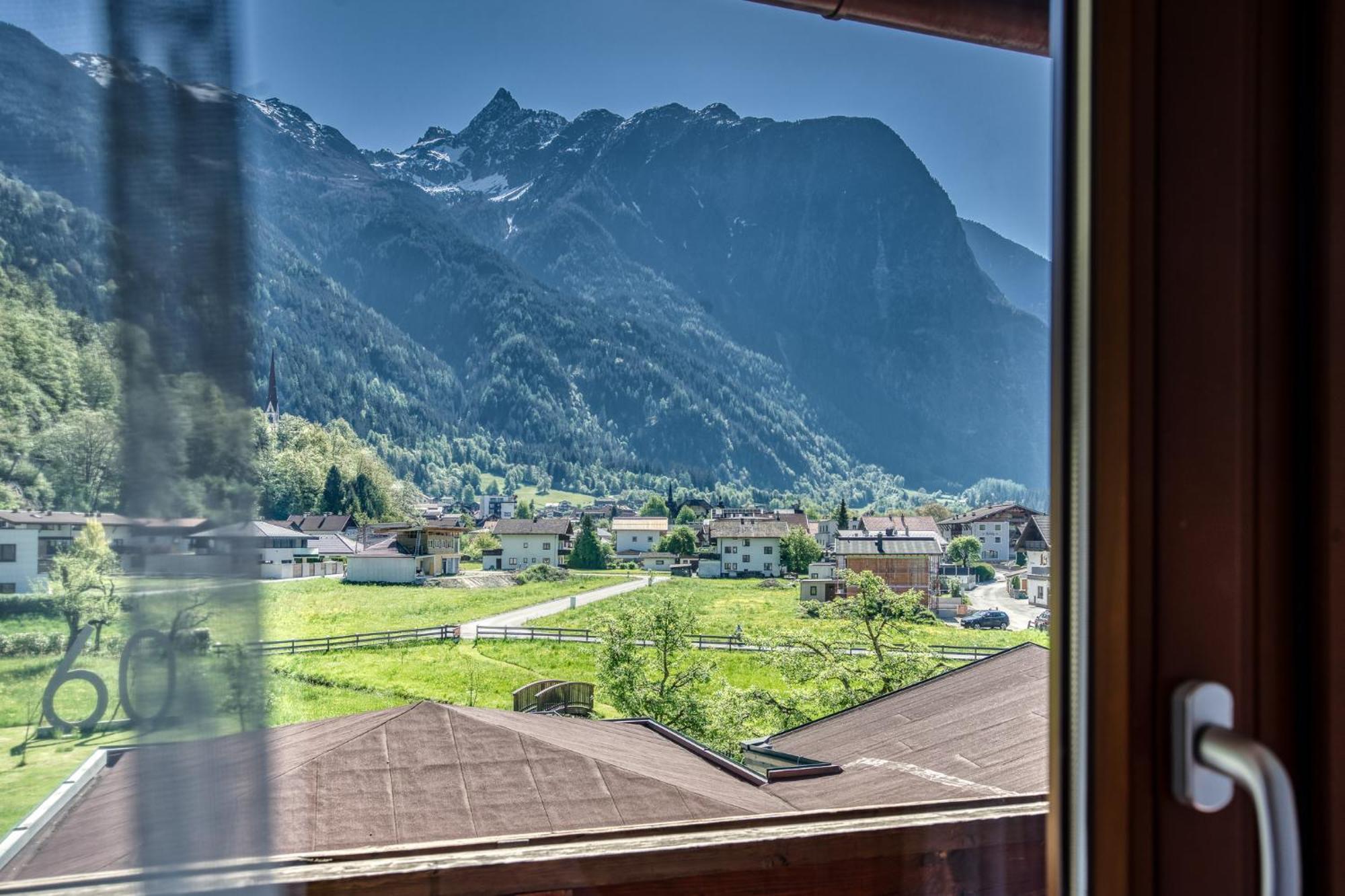 Hotel Jaegerhof Oetz Kamer foto
